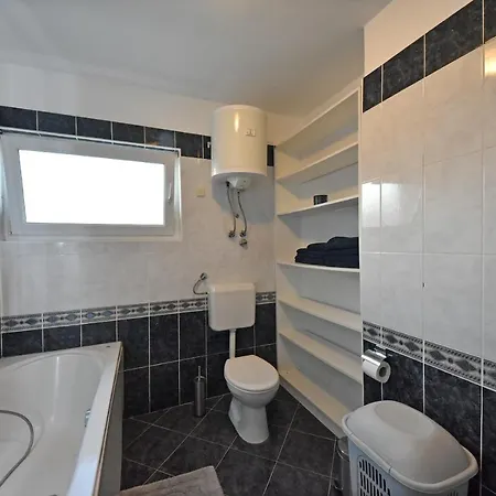 Family Sara ザダル